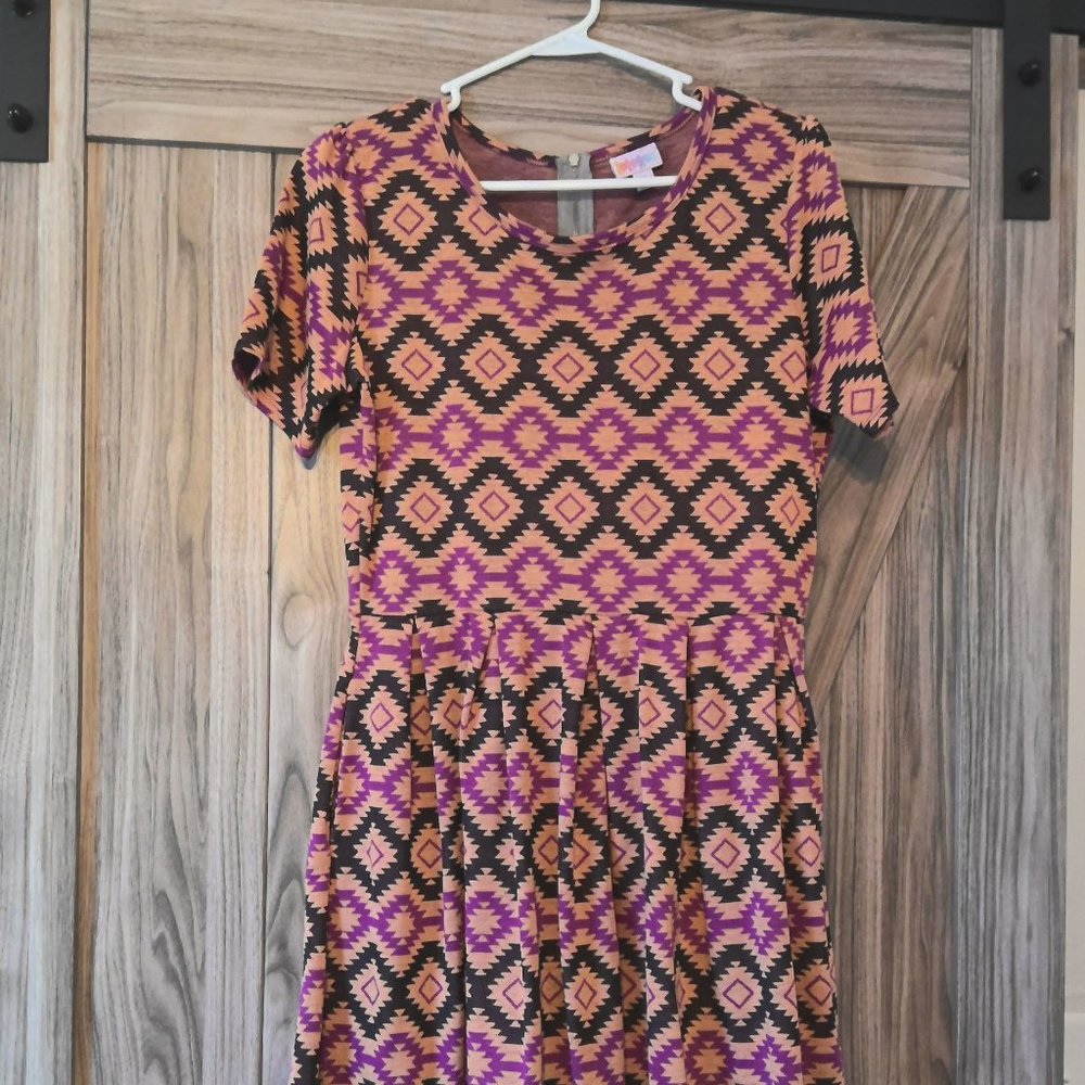 Gently Worn LuLaRoe Amelia (with pockets!)